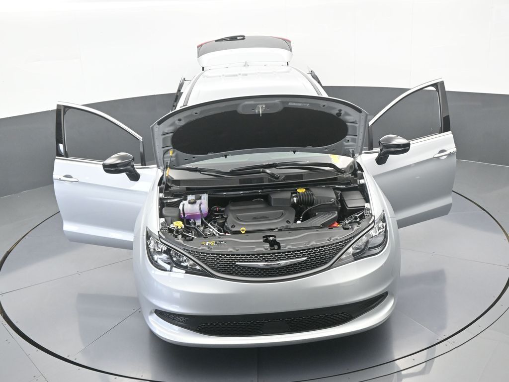 New 2026 Silver Mist Clearcoat Chrysler LX image 68