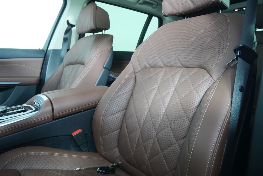 Thumbnail: 2025 BMW X7 - 11