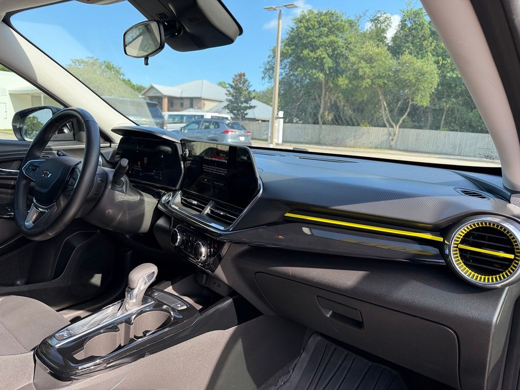 Used 2024 Chevrolet Trax SUV