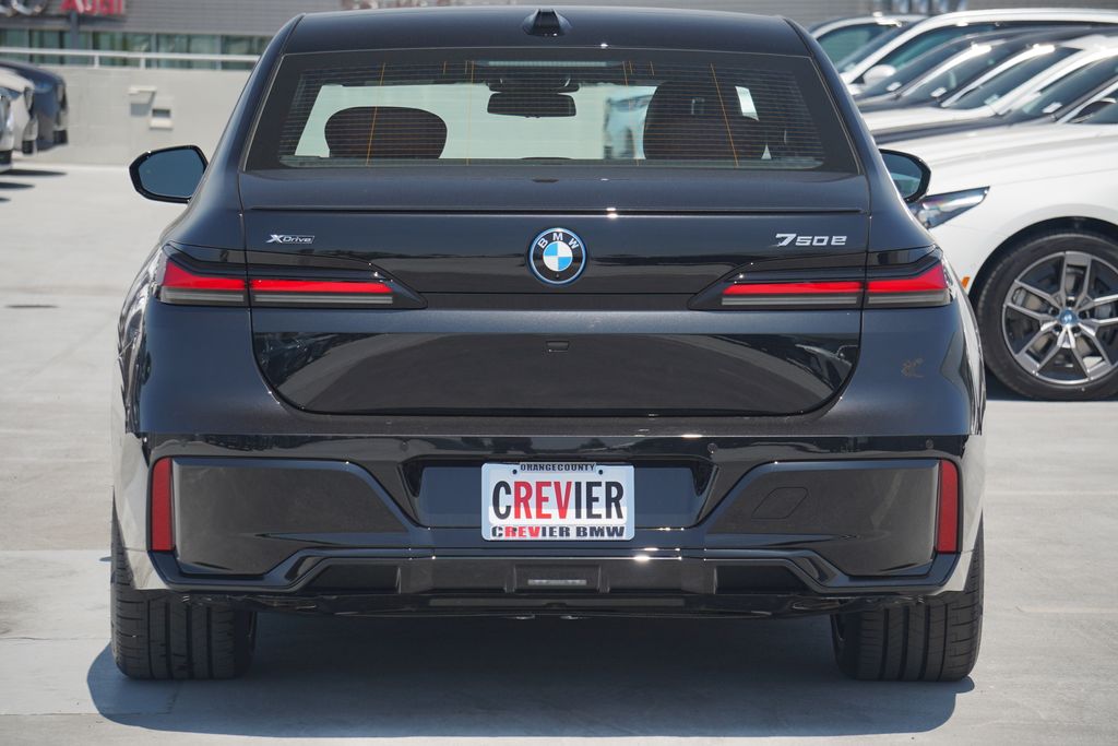 Thumbnail: 2025 BMW 7 Series - 7