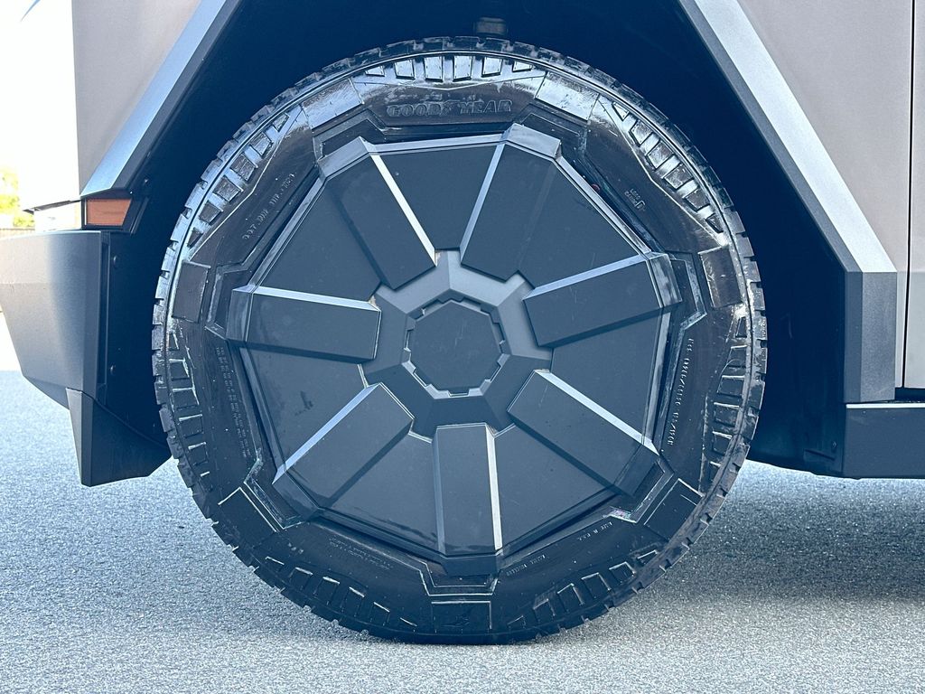 Thumbnail: 2024 Tesla Cybertruck - 9