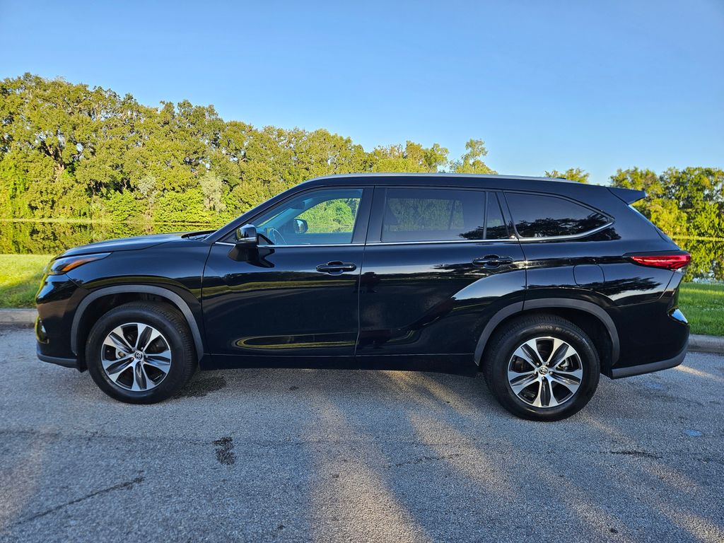 Thumbnail: 2022 Toyota Highlander - 2