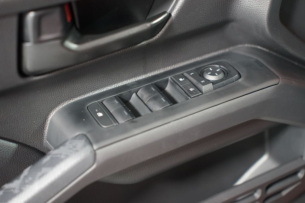 2025 Toyota Tacoma SR5 31