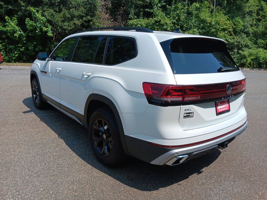 2024 Volkswagen Atlas 2.0T Peak Edition SEL 3