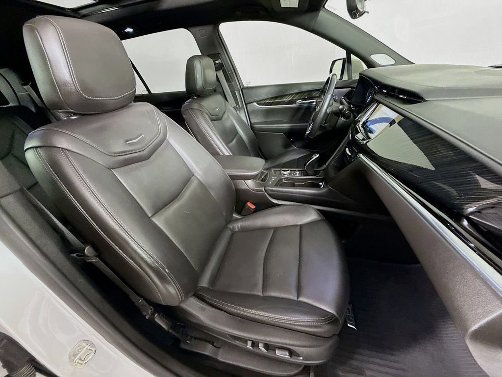 Thumbnail: 2021 Cadillac XT6 - 30