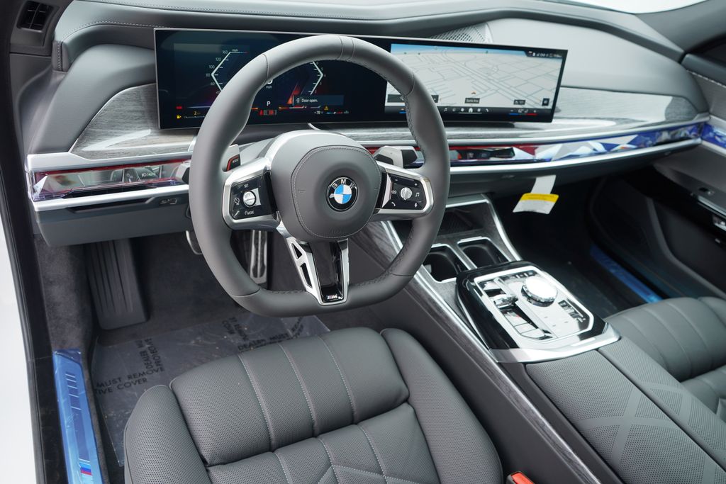 Thumbnail: 2026 BMW 7 Series - 13