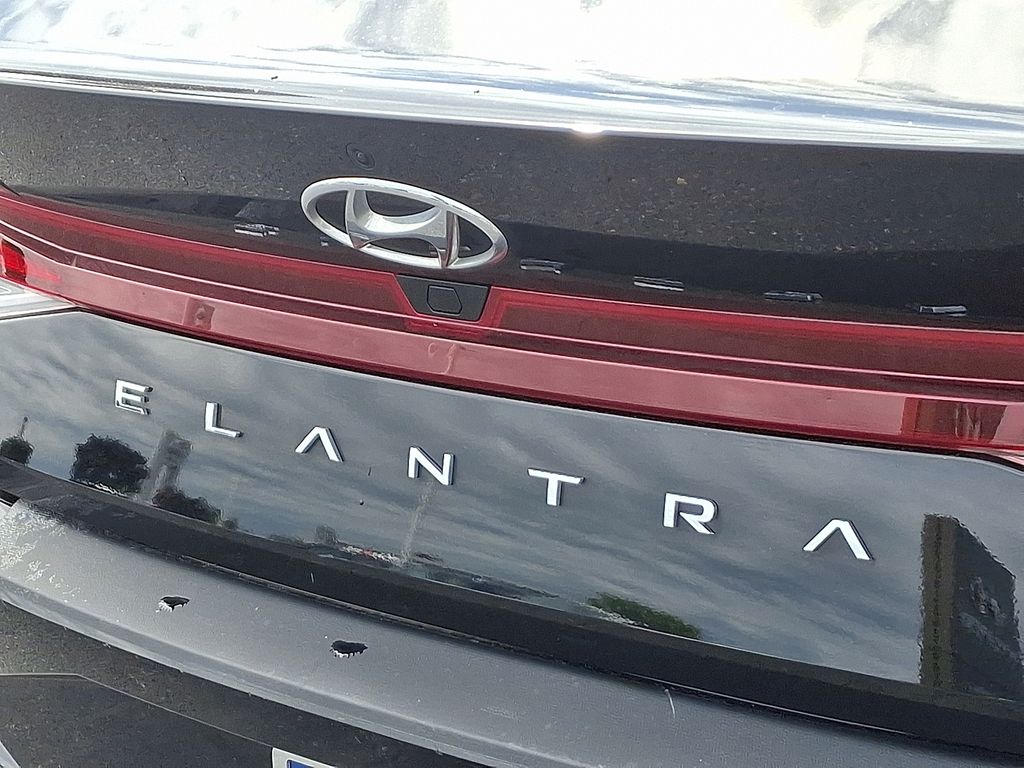 Thumbnail: 2023 Hyundai Elantra - 32