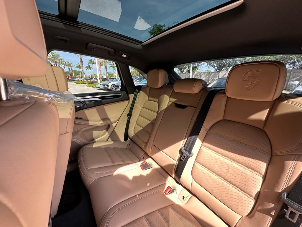 Thumbnail: 2025 Porsche Macan - 28