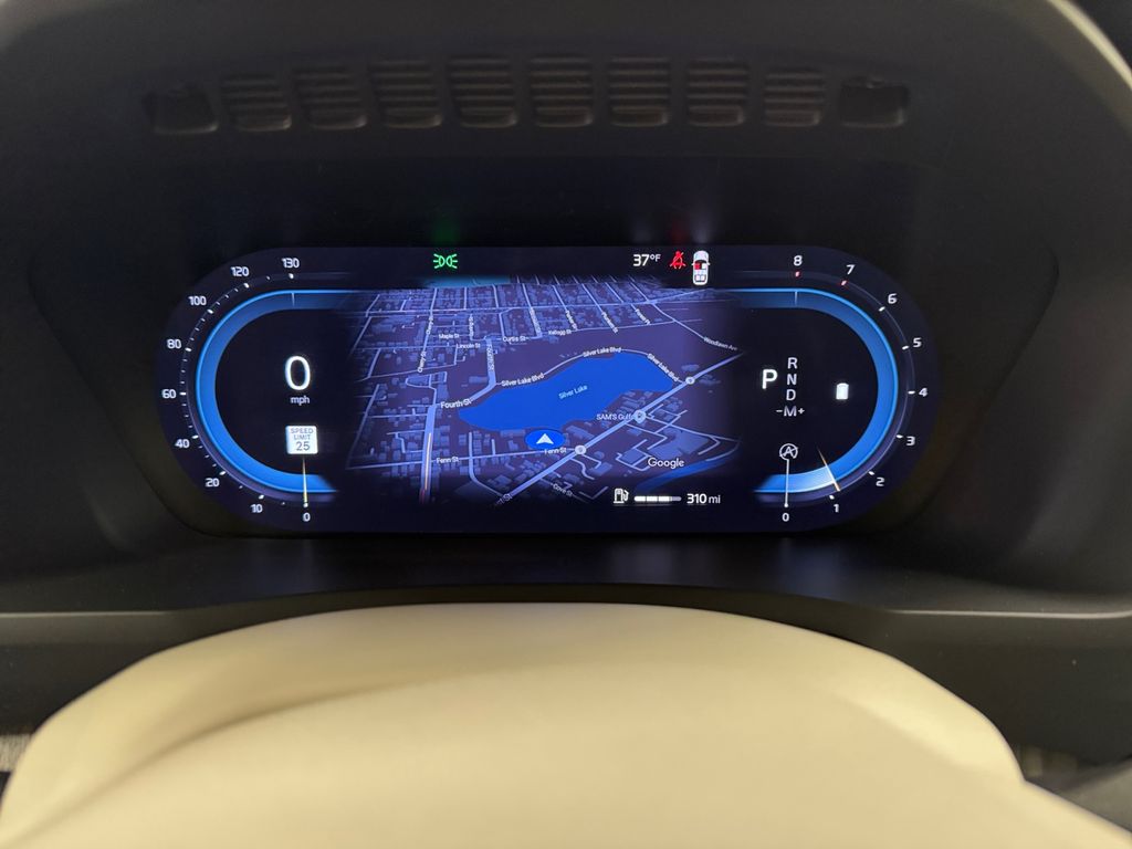 2024 Volvo XC90 B6 Plus Bright Theme photo