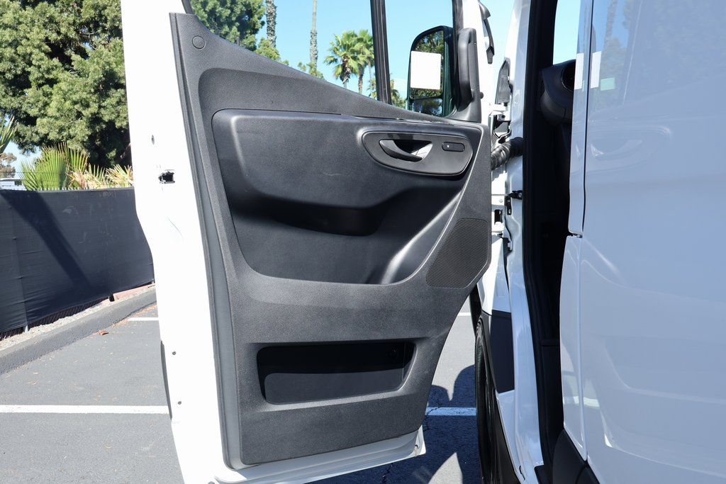 Thumbnail: 2026 Mercedes-Benz Sprinter - 6