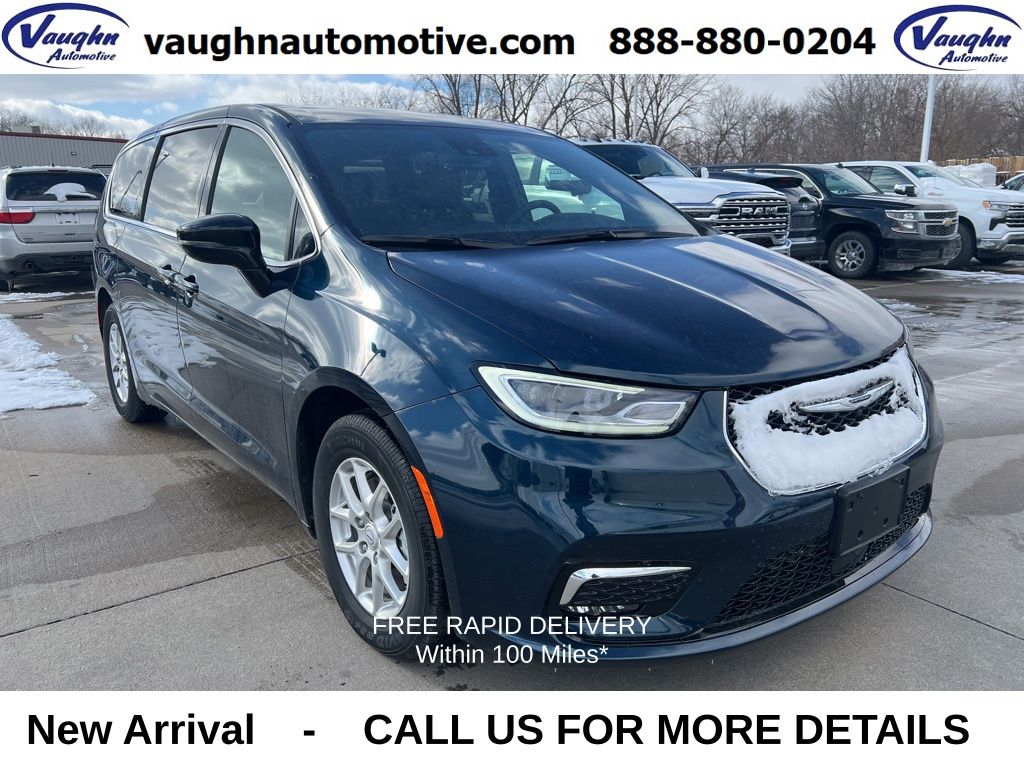 2025 Chrysler Pacifica Select FWD