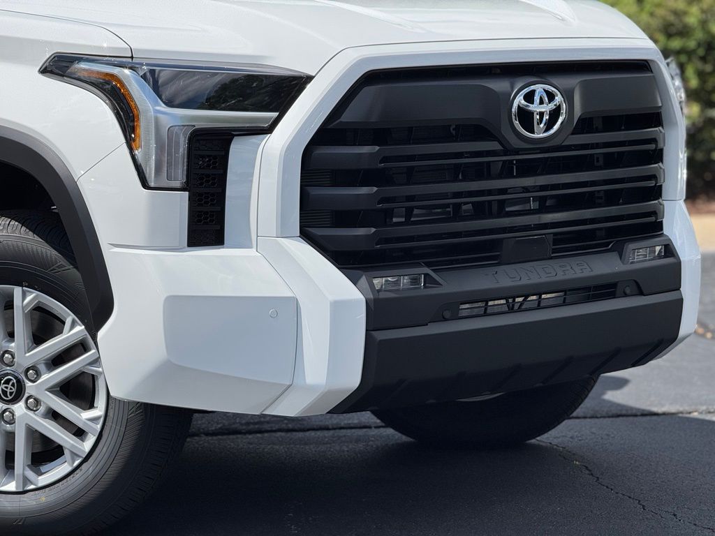 2026 Toyota Tundra SR5 CrewMax photo 4