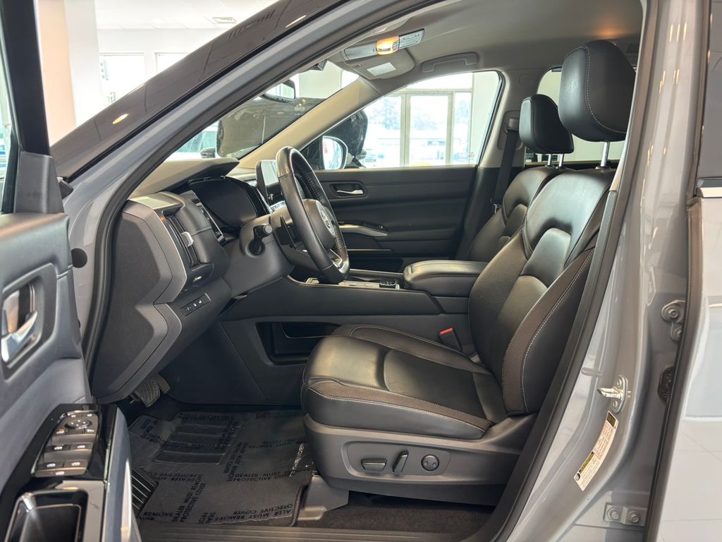 2022 Nissan Pathfinder SL
