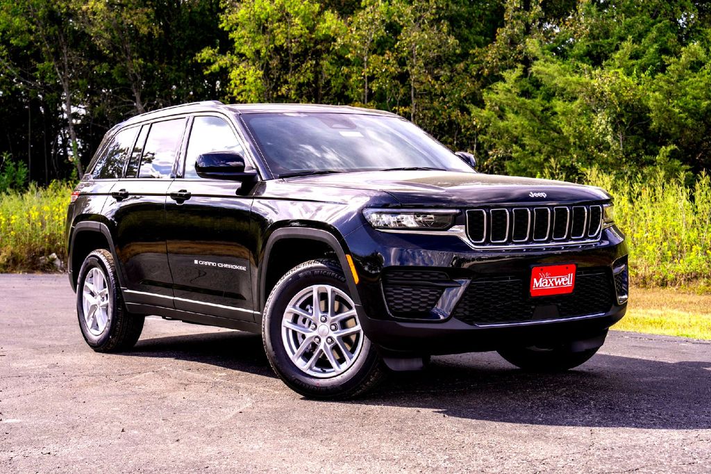 New Car 2025 Jeep Grand Cherokee  Laredo X For Sale Under $40,000 In Taylor, Texas