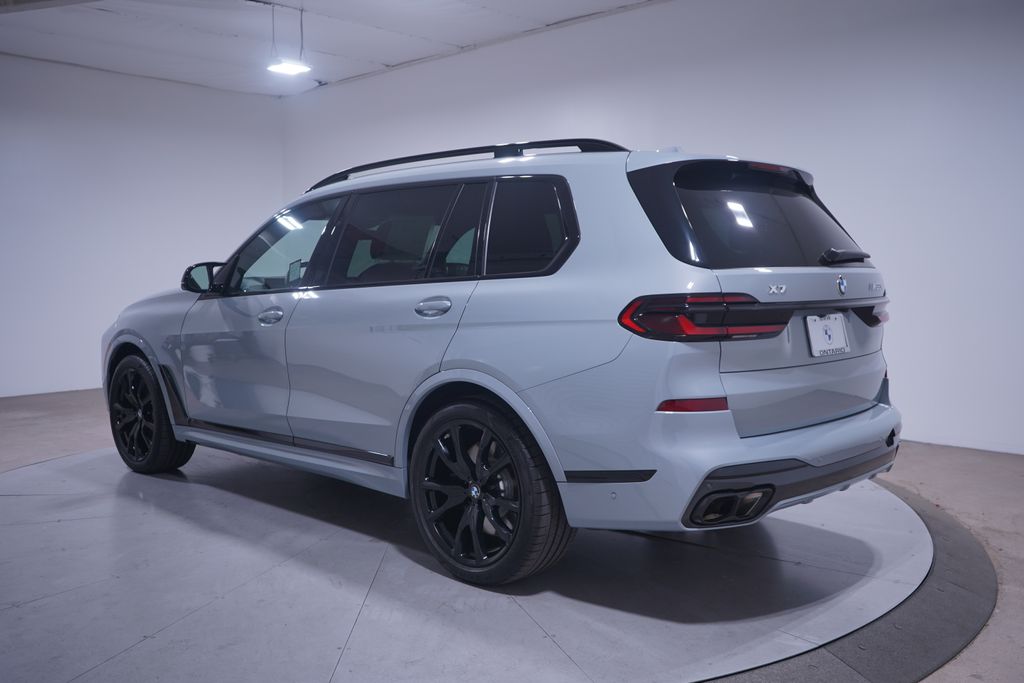 2025 BMW X7 M60i 3