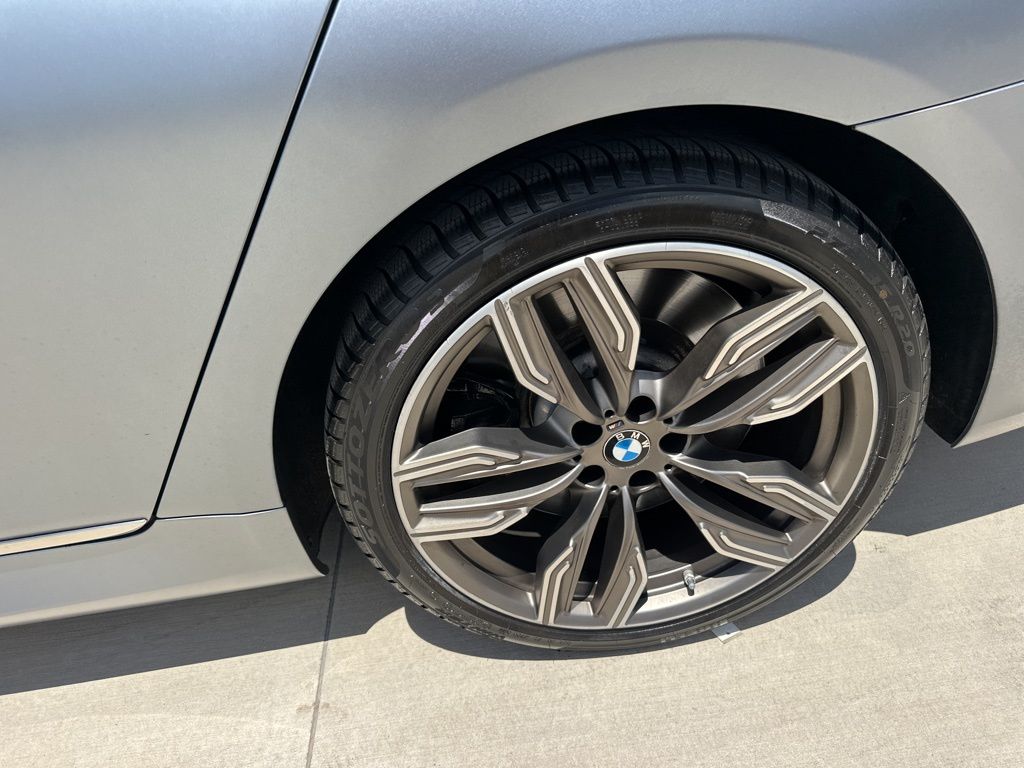 2022 Frozen Bluestone Metallic BMW 7 Series M760i AWD Sedan