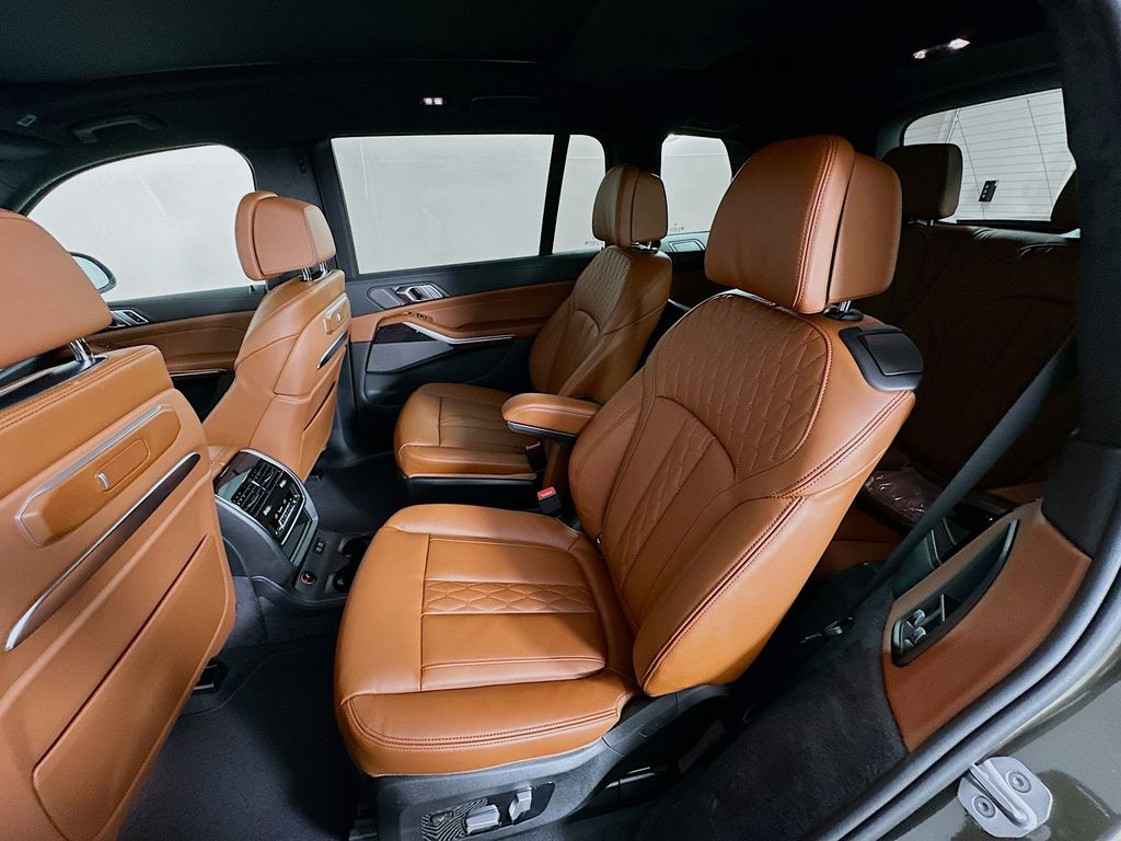 2026 BMW X7 M60i 17