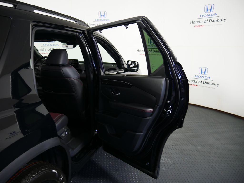 2025 Honda Pilot Black Edition 6