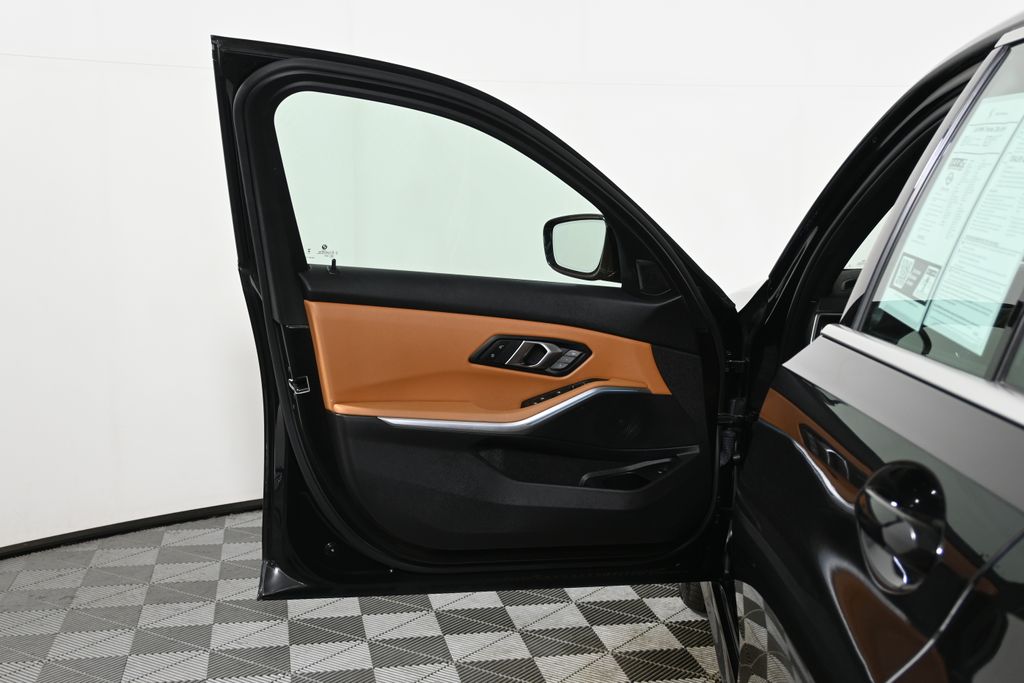 Thumbnail: 2024 BMW 3 Series - 28