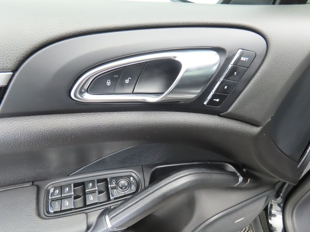 2016 Porsche Cayenne S 23