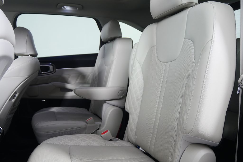 Thumbnail: 2021 Kia Sorento - 16