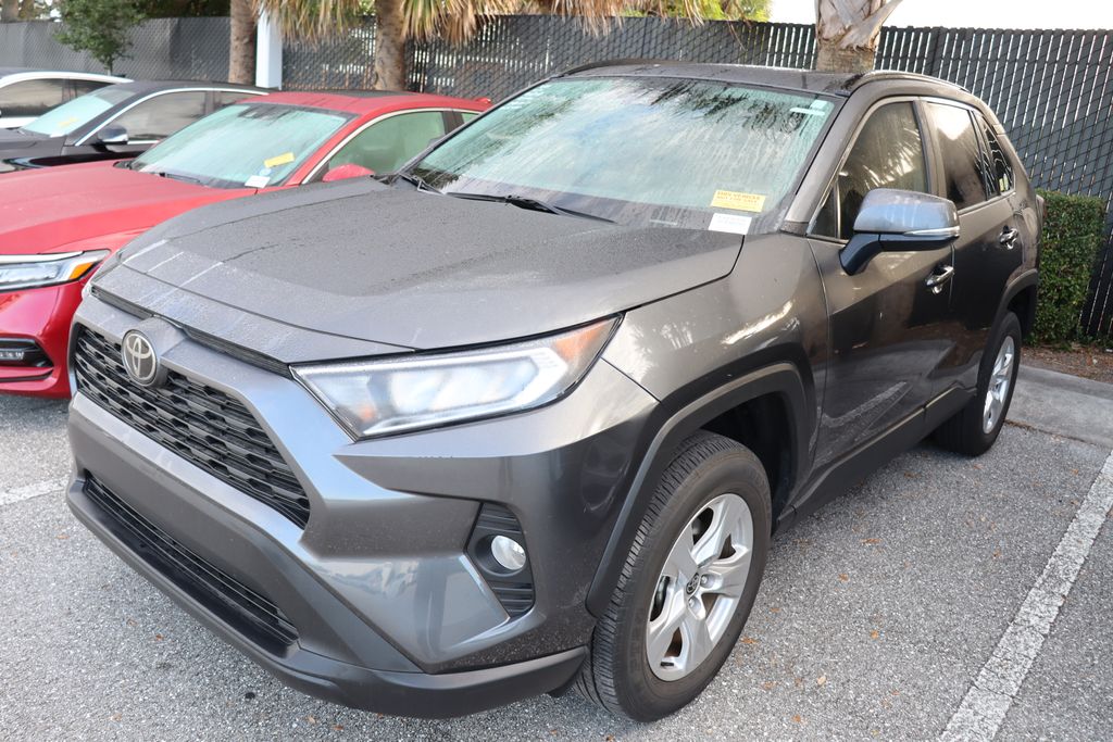 2021 Toyota RAV4 XLE 2