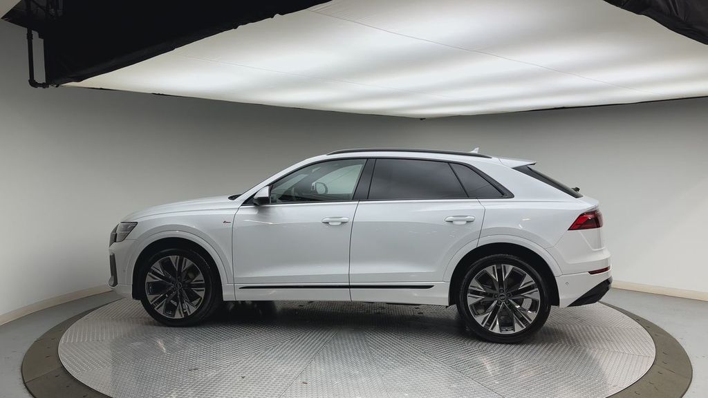 Thumbnail: 2026 Audi Q8 - 5
