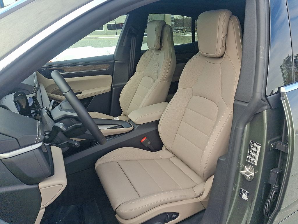 Thumbnail: 2026 Porsche Macan - 5