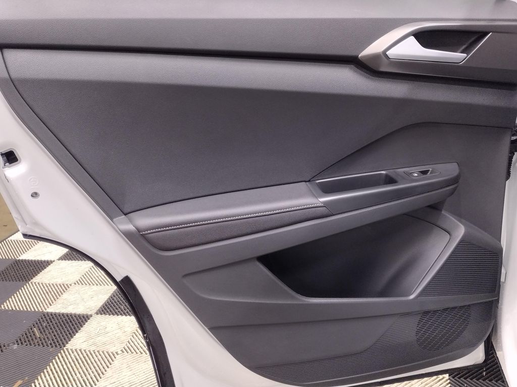 2025 Volkswagen Taos 1.5T SE Black