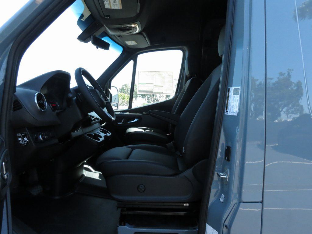 2025 Mercedes-Benz Sprinter 2500 6