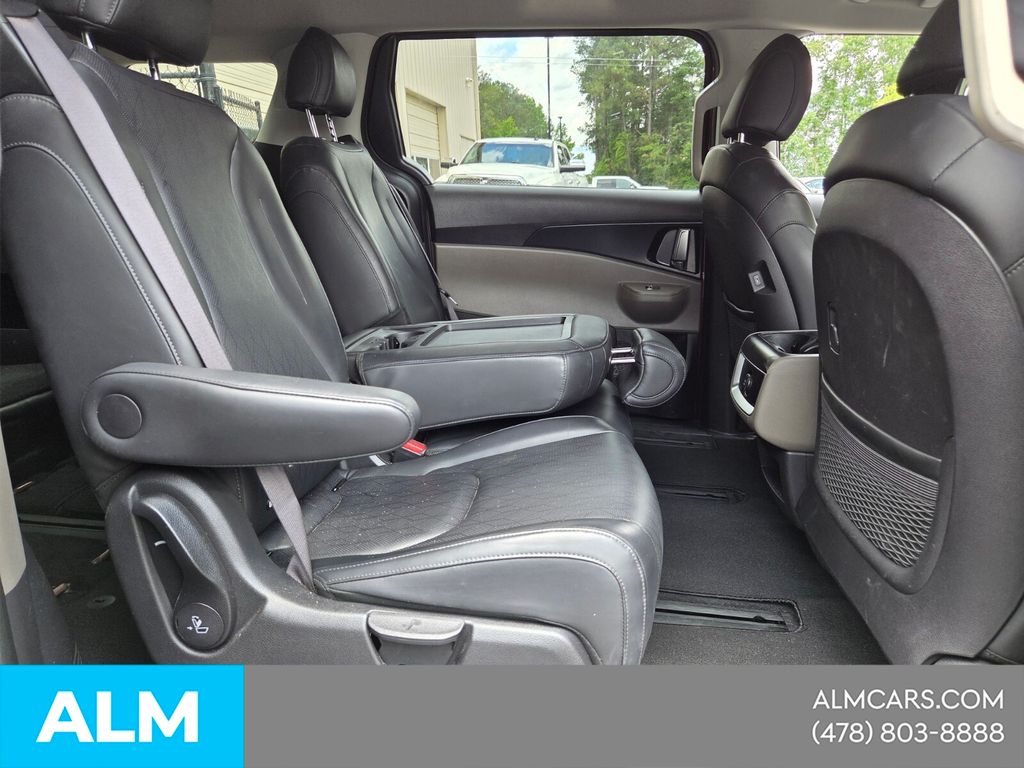 Used 2025 Red Kia LXS image 13