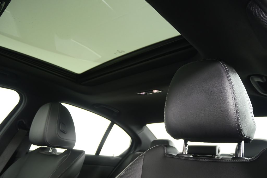 Thumbnail: 2024 BMW 3 Series - 11