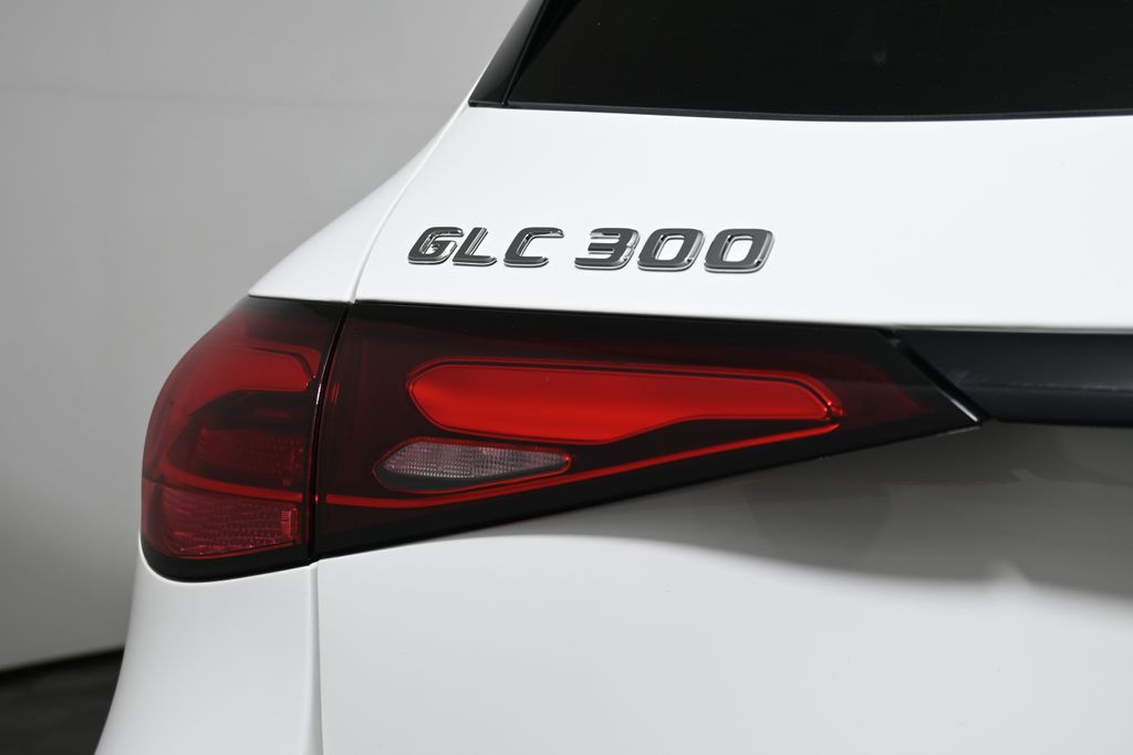 Thumbnail: 2025 Mercedes-Benz GLC - 12