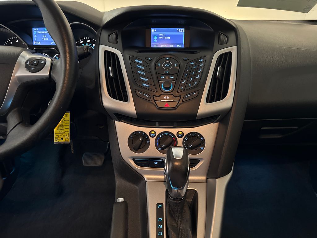 Used 2014 Blue Ford SE image 23