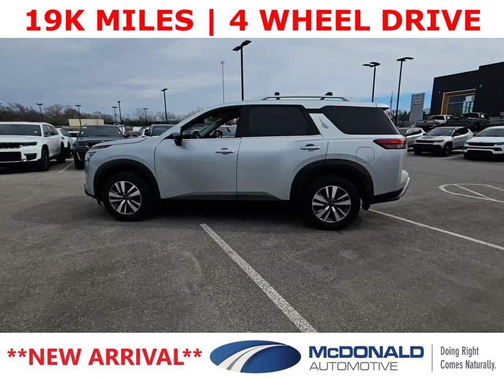 2023 Nissan Pathfinder SL 4WD