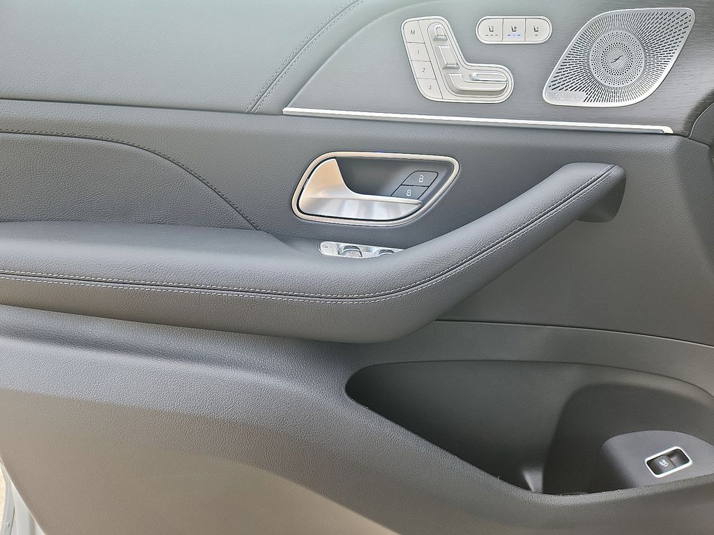 Thumbnail: 2026 Mercedes-Benz GLE - 8