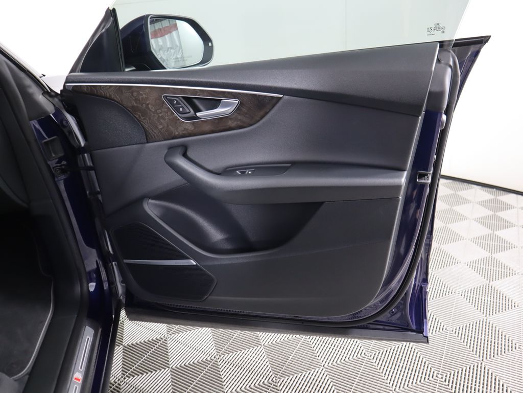 Thumbnail: 2020 Audi Q8 - 26