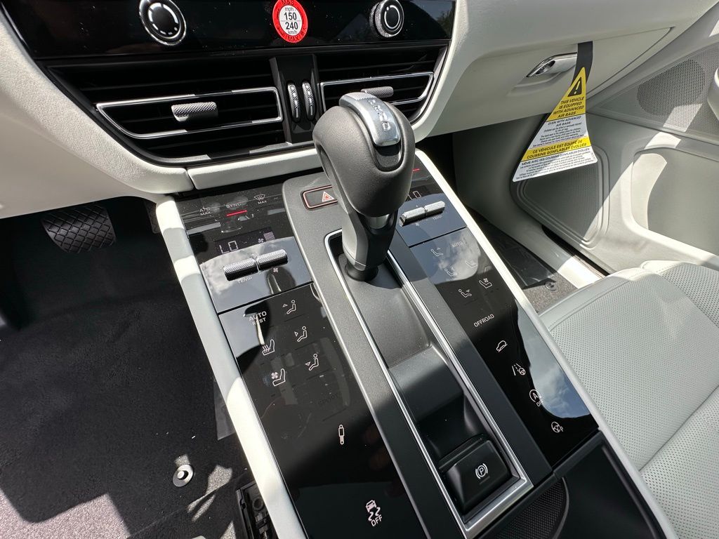 2025 Porsche Macan  23