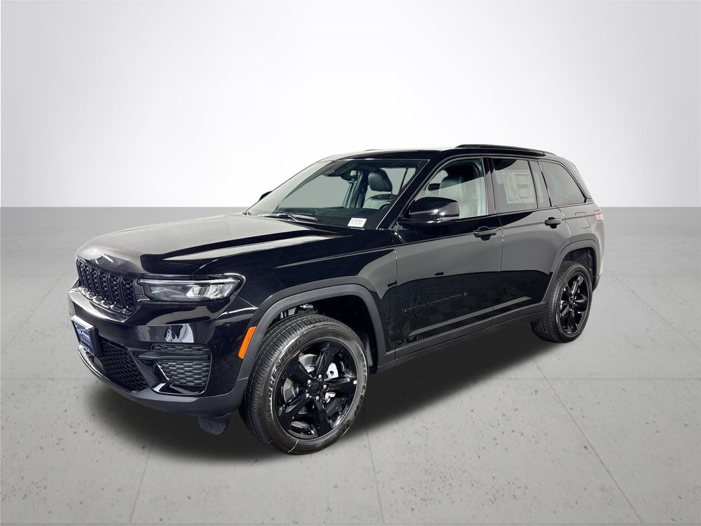 2025 Jeep Grand Cherokee Laredo photo 2