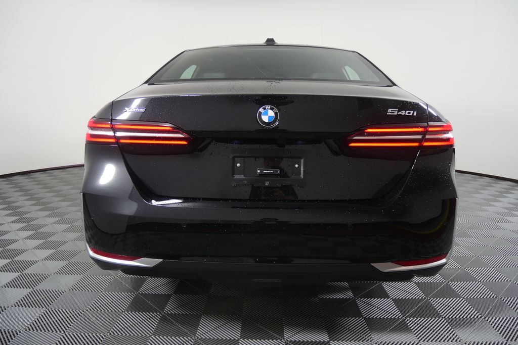 Thumbnail: 2025 BMW 5 Series - 4