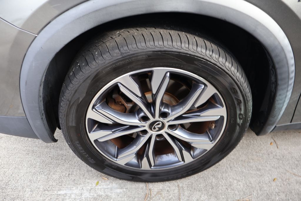 Thumbnail: 2017 INFINITI QX30 - 4