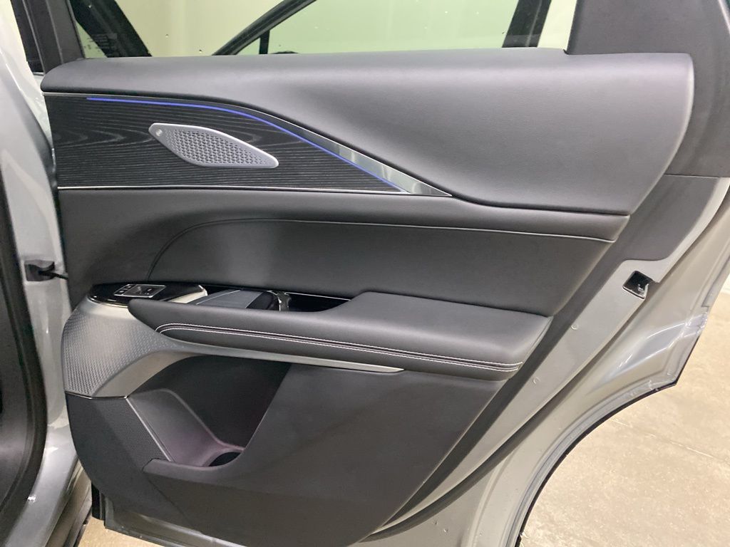 2024 Cadillac LYRIQ Luxury photo