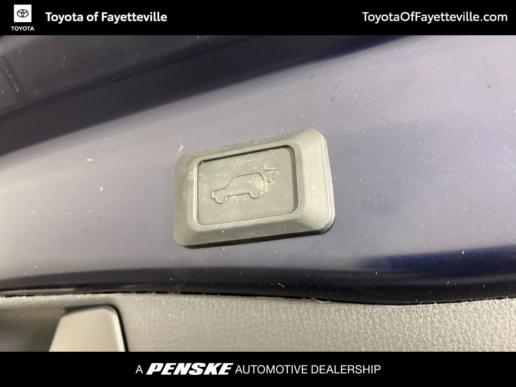 Thumbnail: 2021 Toyota RAV4 - 10