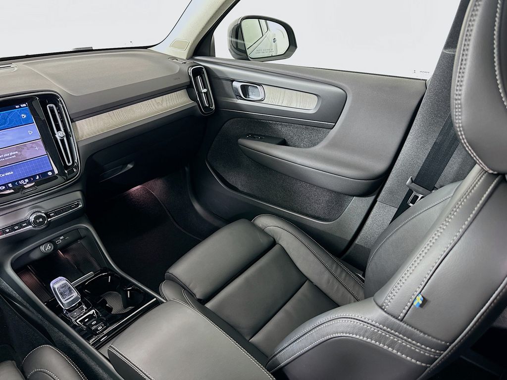 2023 Volvo XC40 B5 Plus 23