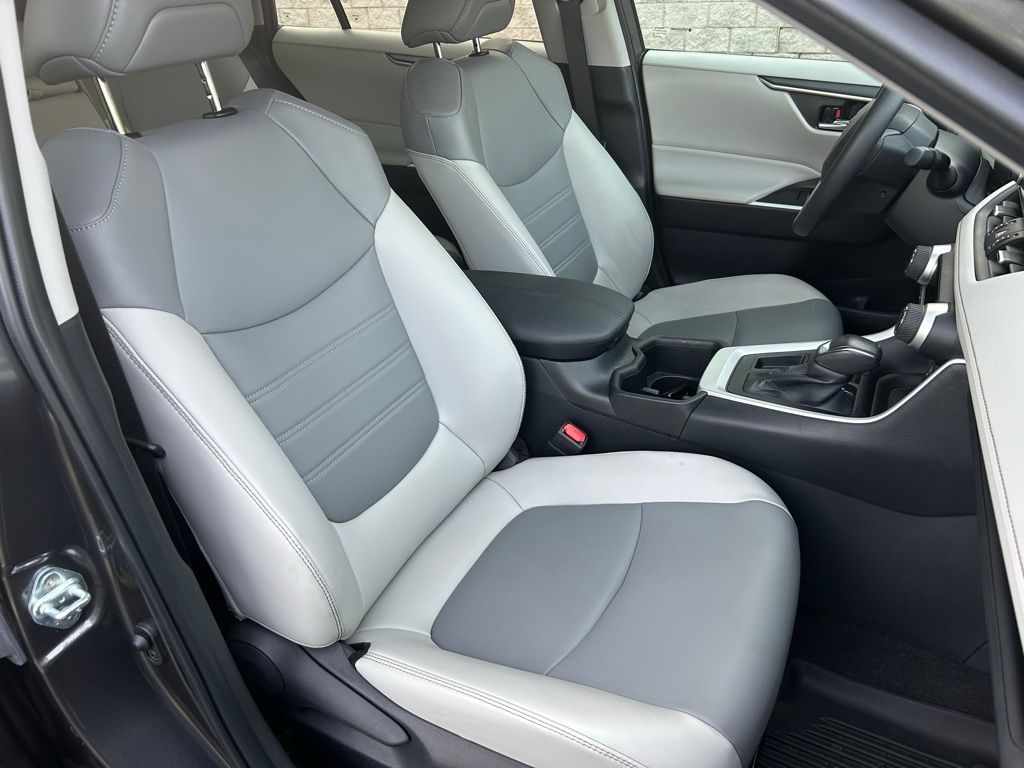 2024 Toyota RAV4 XLE Premium 15
