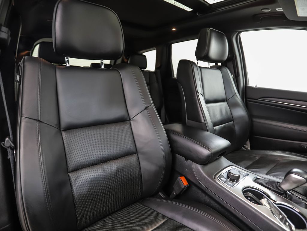 Thumbnail: 2020 Jeep Grand Cherokee - 32