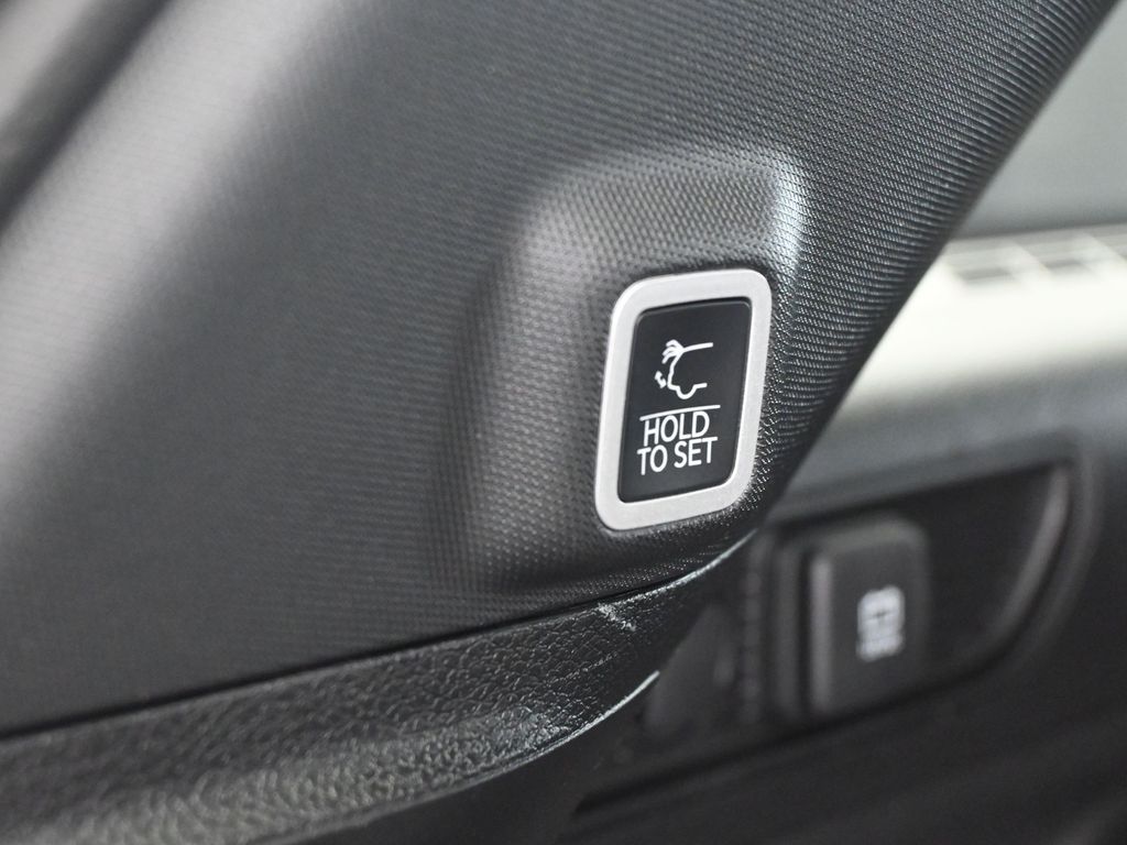 New 2026 Bright White Clearcoat Jeep Laredo image 33