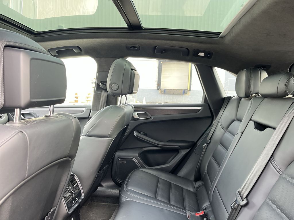 Thumbnail: 2023 Porsche Macan - 20