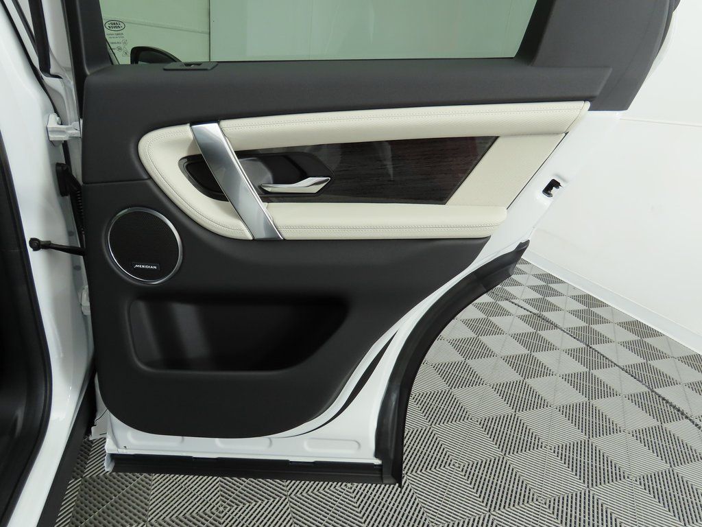 Thumbnail: 2023 Land Rover Discovery Sport - 28