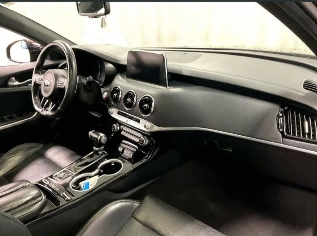 2020 Kia Stinger — photo 14